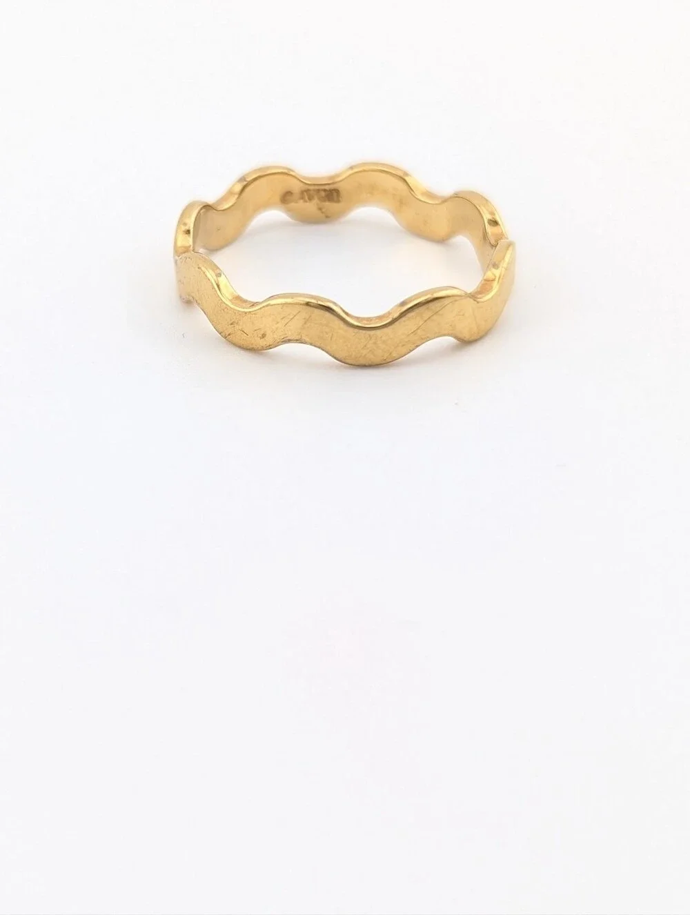 Vintage Avon Gold Wavy Band Ring - Gold Estate Jewelry